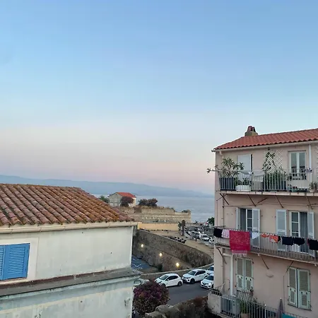 Du Cheval Blanc 3* אז'אקסיו